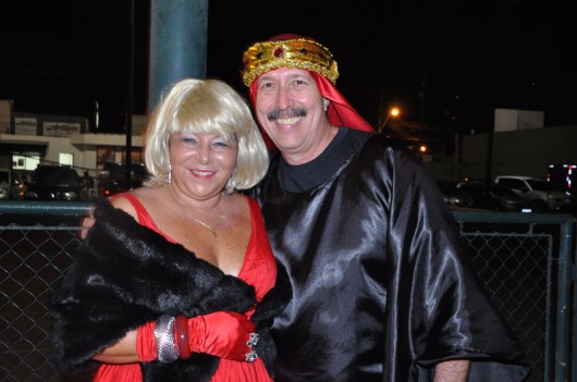 Baile Vermelho e Preto no Jaraguá Tênis Clube Leonardo Pinto Júnior e a promoter Wedja Miranda