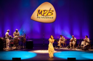 MPB Petrobras apresenta: Roberta Sá & Trio Madeira Brasil A cantora ao vivo