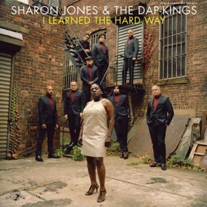 Arte da capa de "I Learned the Hard Way", de Sharon Jones & the Dap Kings