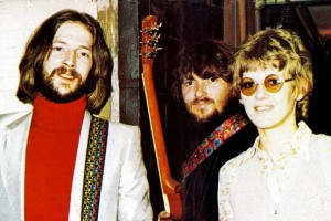 Eric Clapton (esquerda), Delaney Bramlett (centro) e Bonnie Bramlett