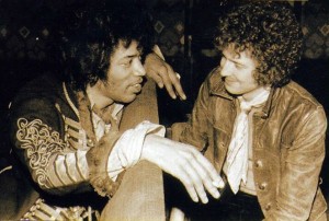 Jimi Hendrix (esquerda) foi um grande amigo de Eric Clapton