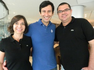 Rosangela Ribeiro, o escritor Andre Aguiar Marques e Gustavo Alcantara