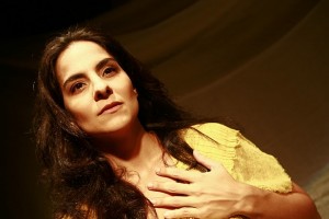 Mariana Terra, que interpreta a psiquiatra Nise Silveira | Foto: Jackeline Nigri