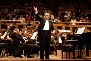 Maestro João Carlos Martins e orquestra