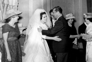 52 anos de casamento Mãe da noiva, Wanda Decat França, JK cumprimenta a noiva, Gilberto Amaral e sua mãe, Otília Amaral Soares