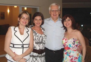 Luiz Felipe Cabral Mauro, com as filhas Cynthia e Cassandra e mulher Lina
