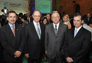 O Secretário do Planejamento e Orçamento do Estado, Luiz Otávio Gomes; o presidente da Multiplan, José Isaac Peres; o Governador de Alagoas, Teotônio Vilela Filho; e o presidente da Aliansce, Renato Rique