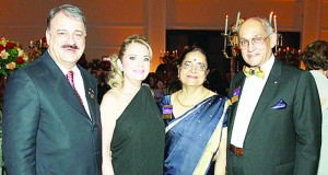 O diretor do Rotary International e convocador, José Antonio Antiório e  Ana Lúcia; sra Binotta e  Kallyan Banerjee, presidente do Rotary International.