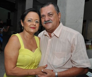 O comodoro do Iate Clube Pajussara, Moacir Albuquerque, e sua mulher, Sandra de Lima Souza
