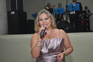 A cantora Cristiane Velassy