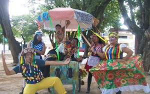 Em-Cena-Ação, grupo de pesquisa em Artes Cênicas, interpreta "Merca-do-Rei"