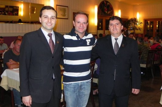 Barrichello na Jardineira Grill de São Paulo  Rubinho ladeado por Alencar Perondi e Luiz Carlos Ongaratt