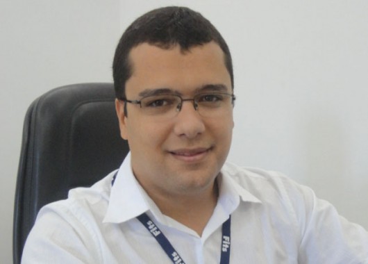 O professor Carlos Leal Jr., da Faculdade Integrada Tiradentes (Fits)