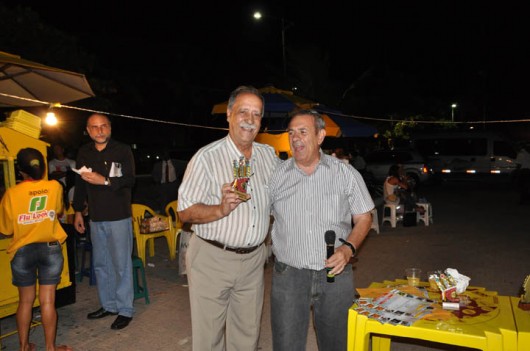 Geraldo Camara é premiado por Carlito Lima