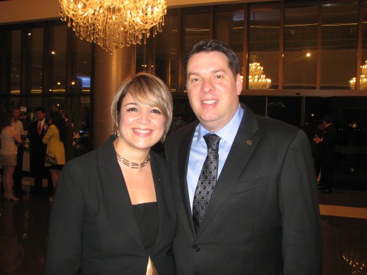 Ricardo Aly, diretor de marketing e vendas dos hotéis e Resorts Bourbon, apresenta a nova gerente de eventos corporativos, Angela Figueiredo, que inicia fulgurante carreira nos consagrados hotéis da marca de sede curitibana sob a égide da Família Vezozzo