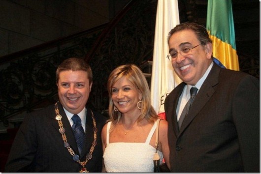 A nova Representante de Minas no DF, entre o governador Antônio Anastasia e o vice-governador Alberto Pinto Coelho