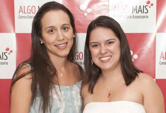 A gerente de Marketing do Shopping Pátio Maceió, Carla Patriota, prestigiou a inauguração da nova sede da Algo Mais Consultoria e Assessoria, ao lado da jornalista Luana Nunes
