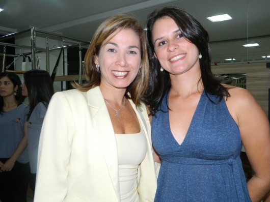 A jornalista Estela Nascimento e Juliana Maria
