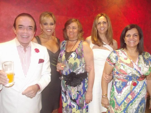 Conde Chiquinho Scarpa, anfitriã Marlene Nicolau, e, as portuguesas Isabel Velasco, Teresa Gil Ferreira e Vera Patrício Gouveia