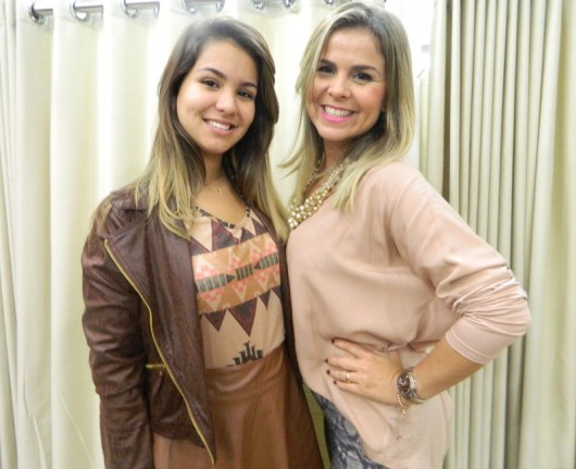 Paulinne e Marcela Rezende, clientes da Dona Tetê, exibem looks montados com peças da nova coleção