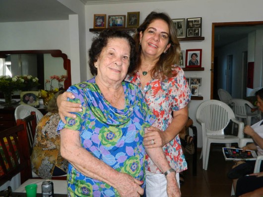 Neide do Espírito Santo com a sua filha, Rita Tenório
