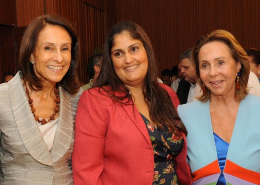 Palestrante Márcia de Luca, a presidente OBME-SP, Sandra Regina Gomes, e a presidente nacional da OBME, Adelina Alcântara Machado