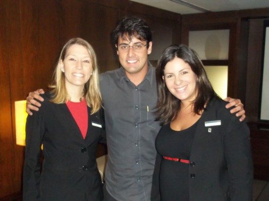 Celebridades nos Hotéis da Meliá Arisla Lino, Guest Relations do hotel Meliá Brasil 21, Bruno de Lucca, apresentador, e Uiara Borges, Guest Relations do hotel Meliá Brasil 21