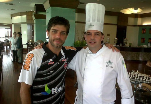 Chef Jerome Dardillac do Bourbon Atibaia resort com Juninho do vasco