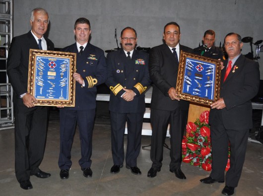 Momento de homenagens: Michel Le Champion, Capitão André Pereira Meira, contra-almirante Wilson P. Lima Filho, Otávio Lima Leite e Eduardo Guimarães