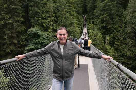 Amaury Jr. no Canadá Amaury na Capilano Suspension Bridge