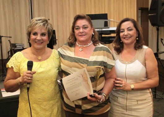 26º Almoço das Executivas A anfitriã Neusa Bighetti e Malia Balbo Di Sicco, Presidente da Abraccia