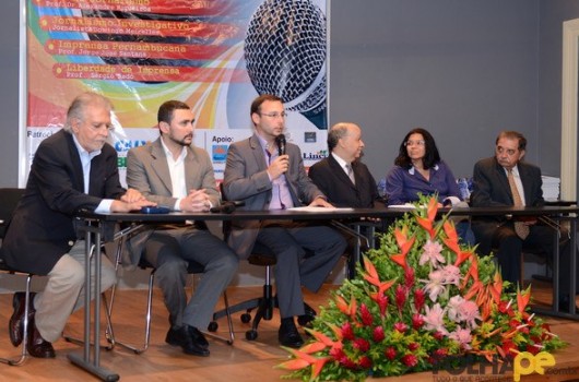 Imprensa em Pernambuco Domingos Meirelles da Globo, Elton Rodrigues da Caixa Cultural, Múcio Aguiar da AIP(Recife), J.H.Oliveira Jr da Fenai Brasília, Ceça Brito e Luiz Felipe Moura da Abrajet