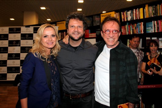 Na Livraria da Vila, do Shopping JK Iguatemi, em São Paulo a apresentadora Eliana com o ator e diretor Selton Mello no lançamento do seu Livro  "O Palhaço", recebendo o amigo, o cantor Moacir Franco