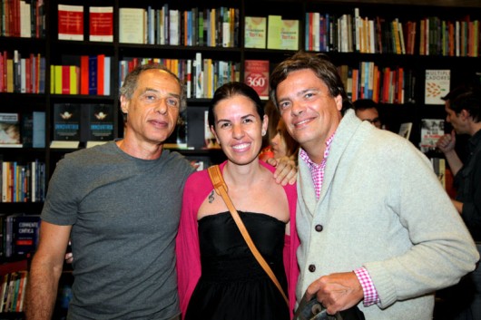 O proprietário da Livraria da Vila, Samuel Seilbel, com Morena Leite e Caio Monteiro Silva