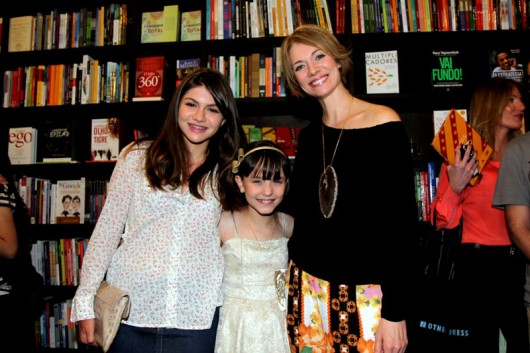 A apresentadora Laura Wee com a filha Sophia e a atriz mirim Larissa (Maria Joaquina de Carrossel e do filme "O Palhaço")