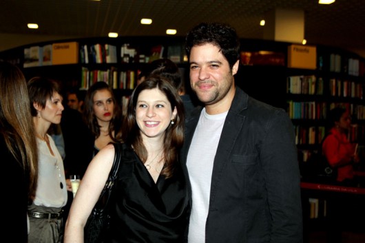 Selton Mello lança livro em São Paulo O casal Suellen e Ariel Jacobowitz