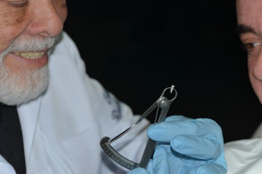 Chiquinho Scarpa adere às lentes de contato dental Chiquinho Scarpa e Guy Puglisi