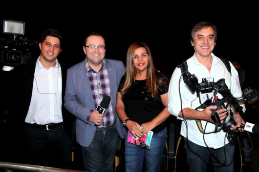 Batalha de Arroz num Ringue para Dois estreia em São Paulo Sempre presentes Rafael Cantos e Antônio Carlos Gomes da TV Altiora e Mera Teixeira e Marcelo Gadotti da TV Canal A.