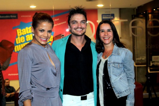 Batalha de Arroz num Ringue para Dois estreia em São Paulo Sucesso: Os atores Nívea Stelmann e Maurício Machado com a atriz e produtora Lucélia Santos.