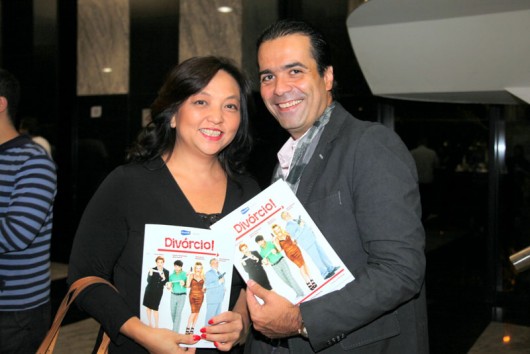 No Teatro Raul Cortez, a comédia "Divórcio!" O apresentador de TV, Fabio Arruda e a Restauranter (leia-se Sintory) Nancy Saeki.