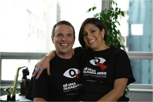 Dudu Braga apoia campanha "Cuidado com o Glaucoma" Dudu Braga e Valeska, sua esposa