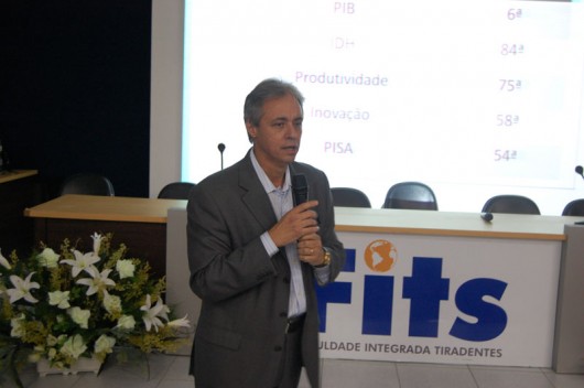 Membro do Conselho Nacional de Educação abre Jornada Pedagógica da Fits O palestrante, Mozart Ramos