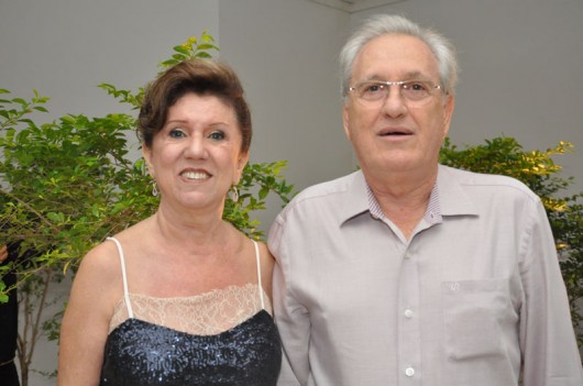 Tempo de aniversário Neusa e o vice-prefeito de Catanduva, Carlos Roberto Tafuri