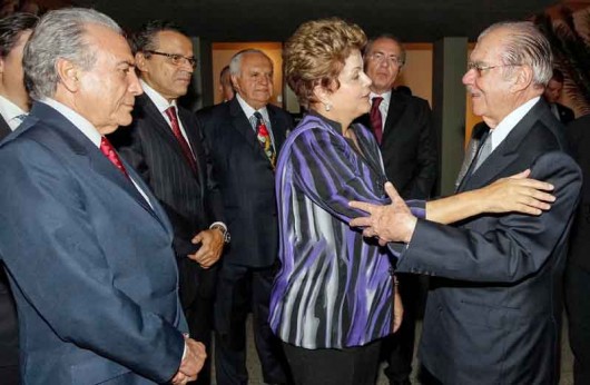 Os presidentes, Michel Temer, presidente do PMDB, Henrique Alves, presidente da Câmara Federal, Gilberto Amaral, presidente de Honra da Febracos, Renan Calheiros, presidente do Senado, Dilma Rousseff, presidente do Brasil e o grande distinguido da noite, José Sarney