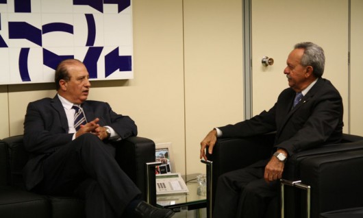 TCU deve auxiliar na negociação da anistia de dívidas dos produtores Em Brasília, reunião do presidente do TCU, ministro Augusto Nardes com o senador Benedito de Lira (PP-AL)