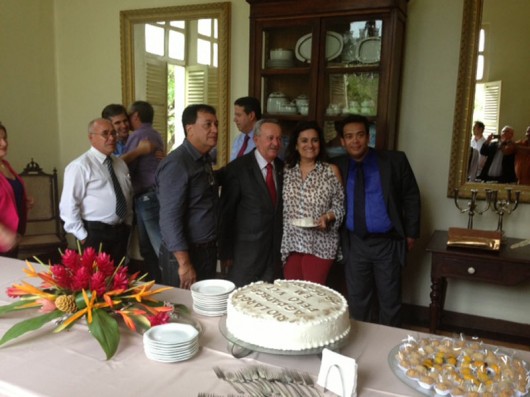 Homenagem merecida O senador também foi homenageado na casa da ex-prefeita Vânia Paiva