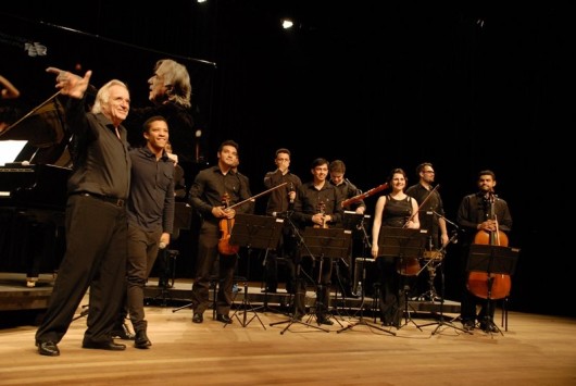 Maestro João Carlos Martins no Teatro do CIEE Maestro João Carlos Martins e o tenor Jean William
