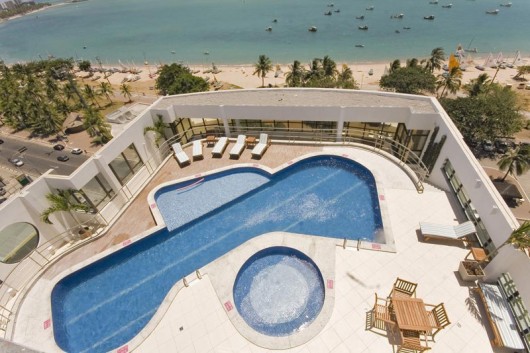 Vista da praia da Pajuçara na Piscina do Radisson Hotel Maceio