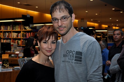 "Louca de Amor - Quase Surtada", no Teatro Eva Herz Amanda Acosta e André Fusko