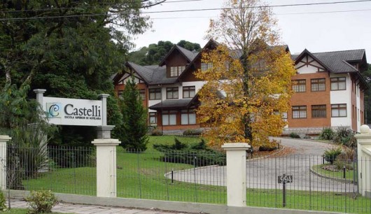 Serra Gaúcha inaugura primeira escola para formação de chocolatiers no país Fachada Castelli Outono